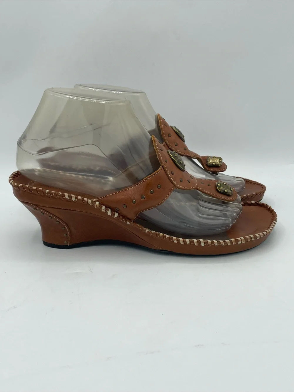 Clarks Artisan Brown Leather Wedge Thong Sandals with Decorative Studs